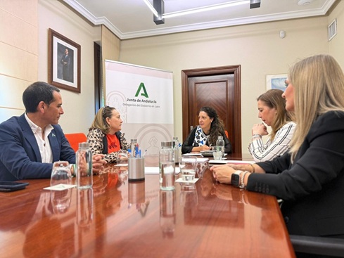 El Hospital de Jaén expone su proyecto pionero entre Escuela de Pacientes y alumnado de FP de Jódar.