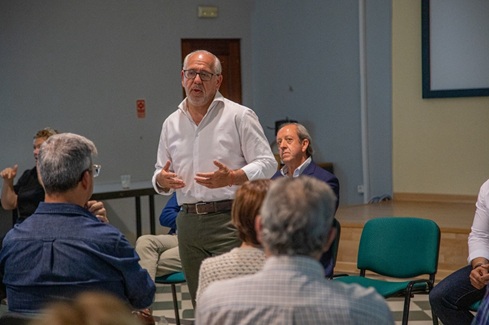 Jesús Estrella destaca en Andújar el compromiso del Gobierno andaluz con la inversión social, la dependencia y la atención a mayores.