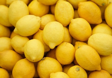 Limones (7,4%), uvas blancas (6,7%) y naranjas (4,2%), los alimentos básicos que más se han encarecido en mayo.