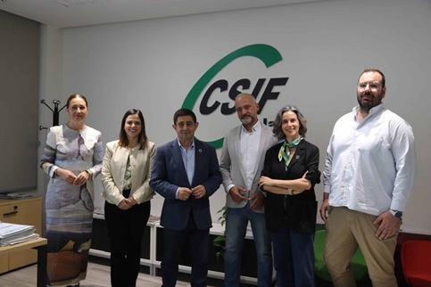 Reyes: “Hay que votar por unos servicios públicos que no dependan de la cuenta corriente de cada uno”.