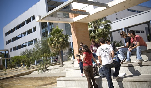Más de 74.600 estudiantes solicitan plaza en el sistema público universitario andaluz para el nuevo curso.