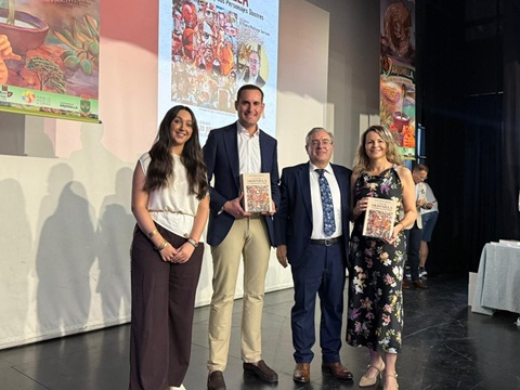 El presidente de la Diputación participa en la presentación de un libro sobre la historia de Arjonilla y sus personajes ilustres.