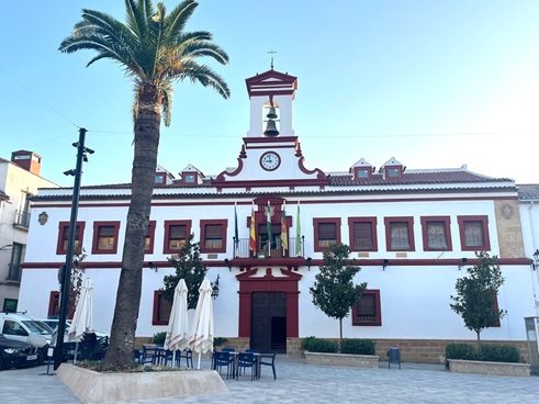 El Ayuntamiento de Lopera suspenderá todas las licencias de plantas fotovoltaicas.