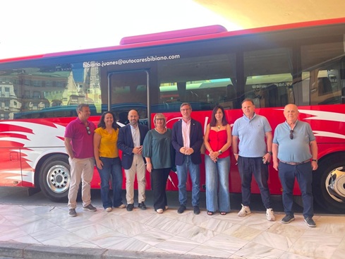 La Junta renueva el transporte en autobús de la provincia con más horarios, mayor seguridad y ahorro para los ayuntamientos.
