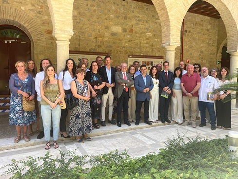 EL CES de la Provincia de Jaén reconoce el apoyo de Paco Reyes a la labor de este órgano consultivo de la Diputación Provincial que ha fortalecido.