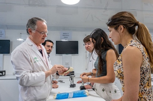 El Hospital Neurotraumatológico acoge una jornada avanzada de traumatología.