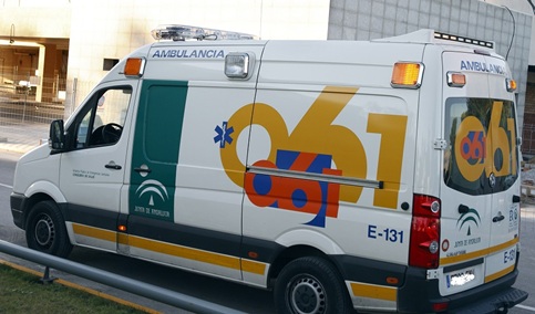 Muere un menor de tres años caído en la piscina en un cortijo en Periana (Málaga).