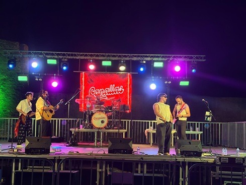 El ciclo Noches del Calatravo arrancó en el Castillo de Lopera con Puro Indie – La Noche del Indie.