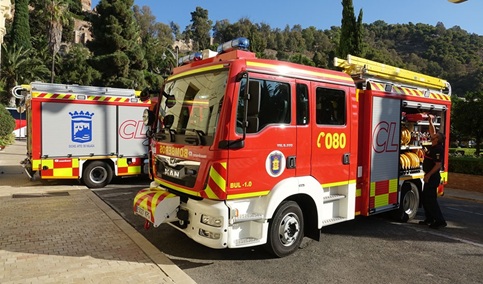 El incendio de un piso en La Carolina (Jaén) obliga al desalojo preventivo de un bloque de viviendas sin daños personales.