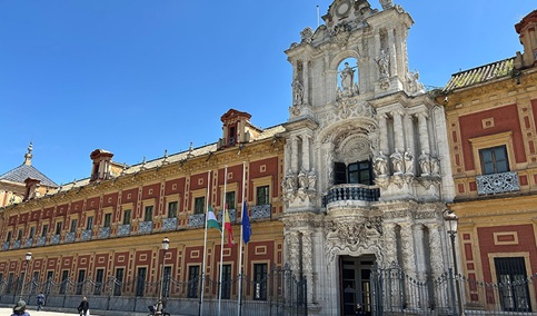El Gobierno andaluz decreta tres días de luto oficial por las víctimas del incendio de Los Gallardos.