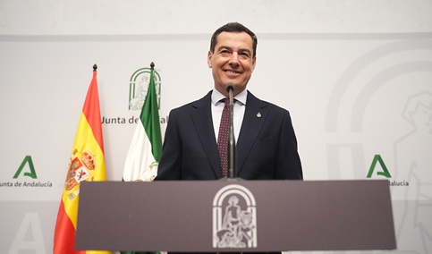 Juanma Moreno presenta las bases del Gobierno andaluz: «La estabilidad de Andalucía está más que garantizada».