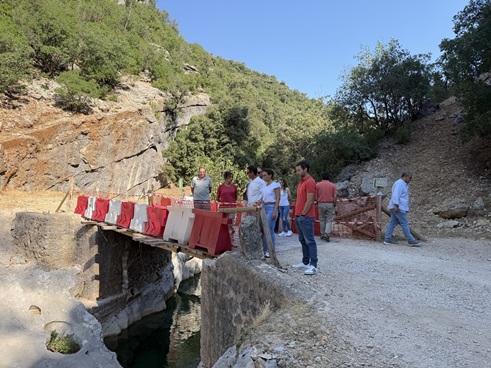 La Junta reabre el sendero del río Borosa tras reforzar la seguridad en los puentes y hasta que se instalen los nuevos.