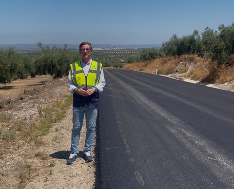 La Junta de Andalucía realiza obras de mejora en la carretera A-6175 (Lopera-Porcuna).