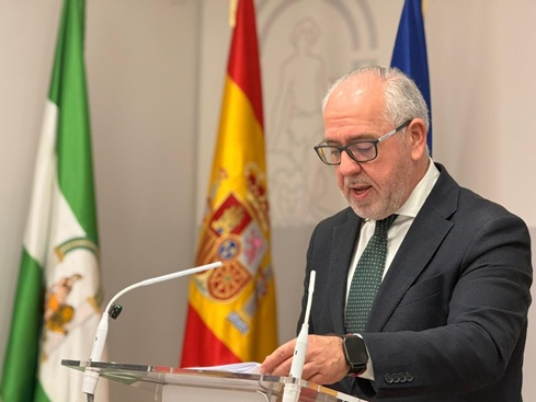 Jesús Estrella destaca el refuerzo del Infoca con nuevos vehículos en Jaén y exige a Sánchez que devuelva los medios aéreos retirados.