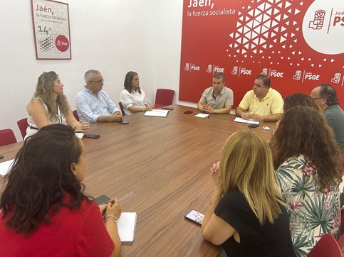 El PSOE llevará al Parlamento la ampliación de transporte urbano de la capital a varios municipios limítrofes: “La Junta tendrá la última palabra”.
