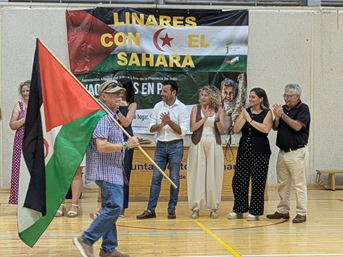 El vicepresidente segundo recibe a los menores saharauis que participan en el programa Vacaciones en Paz.