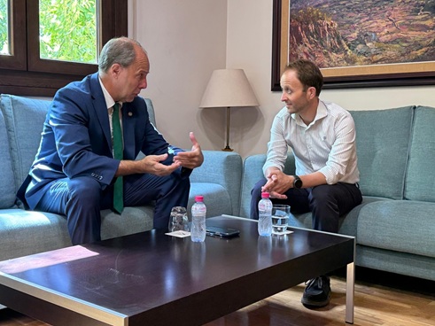 El delegado del Gobierno mantiene un primer encuentro de trabajo con el rector de la UJA.
