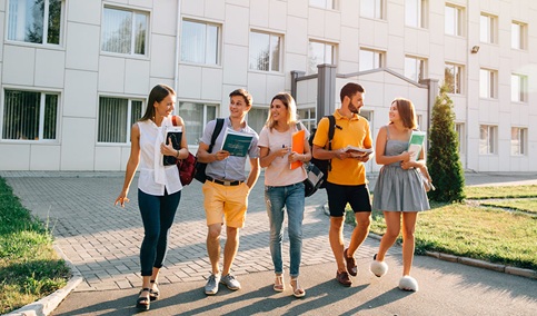 Un total de 52.436 estudiantes son admitidos en el sistema público universitario para estudiar un grado.