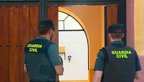 La Guardia Civil detiene a dos personas por robo con violencia, detención ilegal y allanamiento de morada en La Puerta de Segura (Jaén).