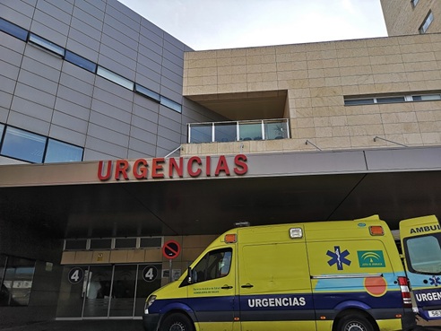 El Hospital de Jaén asegura haber reforzado la plantilla de neurólogos para reducir las demoras.