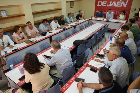 El PSOE señala que la Junta está ejecutando “una auténtica chapuza” en los caminos rurales.