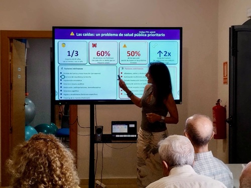 El Área Norte de Jaén acerca a pacientes con Parkinson pautas para prevenir caídas y preservar su autonomía.