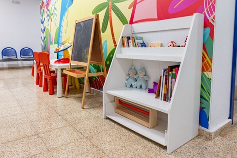 El Hospital Universitario de Jaén amplía los puntos de lectura para pacientes pediátricos.