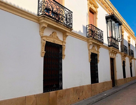 La alcaldesa de Lopera anuncia una ayuda de 60.000 euros para los residentes y plantea construir una nueva residencia.