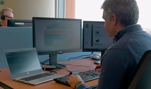 La Junta refuerza el Puesto de Trabajo Digital Único con una inversión de 8,5 millones de euros.