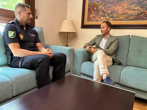 Erik Domínguez mantiene un encuentro con el inspector jefe de la Policía Nacional Adscrita en Jaén.