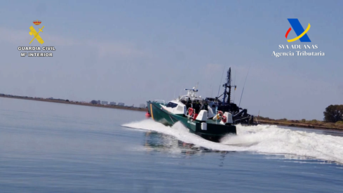 Detenidos diez integrantes de una organización criminal tras el ataque a tiros a una patrullera de la Guardia Civil en aguas de Huelva.