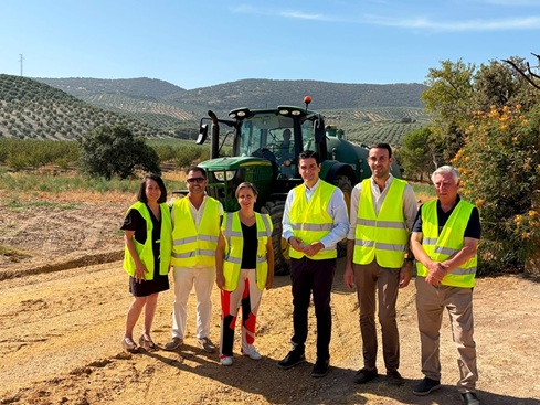 La Junta ejecuta obras de mejora en diez caminos rurales de Alcalá la Real con cargo al Plan Andalucía Actúa.