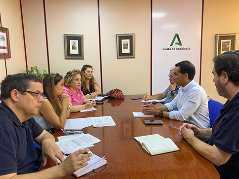 Solano aborda la situación del transporte escolar con FAMPA Los Olivos.