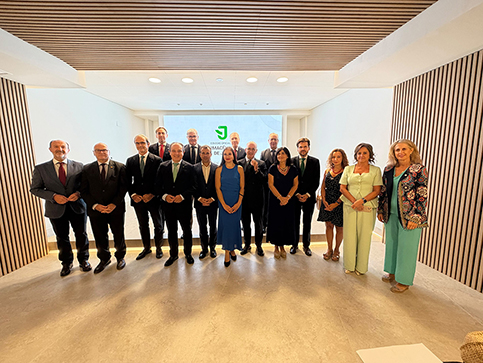 La delegada de Sanidad destaca el papel de los farmacéuticos como profesionales sanitarios cercanos y esenciales para la ciudadanía.