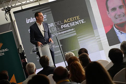 El presidente de la Diputación inaugura una jornada sobre la influencia de la geopolítica en el sector del aceite de oliva.