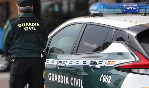 Muere un trabajador tras caer con una máquina por un barranco en Frailes (Jaén).