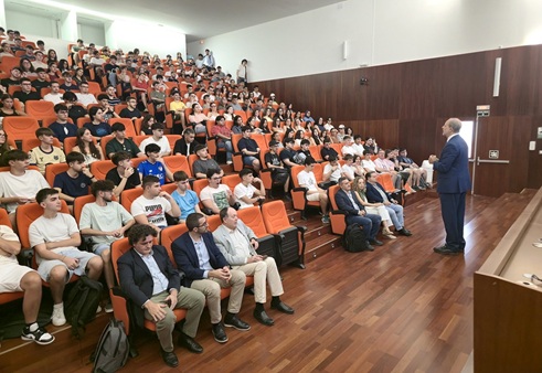 El Rector remarca el compromiso de la UJA con su entorno en el acto de bienvenida al alumnado de nuevo ingreso del Campus de Linares.