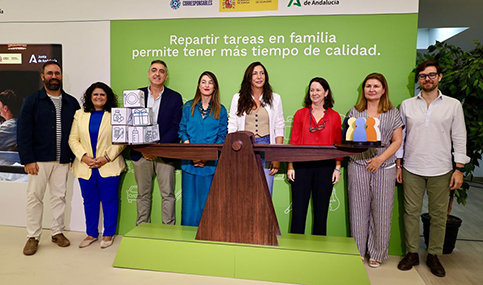 La Junta presenta la campaña ‘Para estar contigo’ para impulsar la conciliación y la corresponsabilidad.