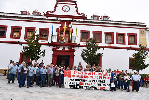 Lopera acogió una nueva marcha con tractores y concentración para protestar contra las megaplantas solares.