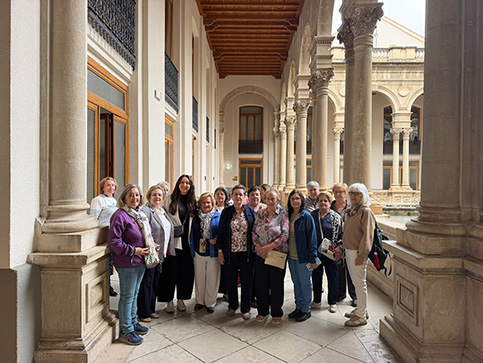 Más de 100 mujeres se dan cita en el Palacio Provincial para participar en el XXIV Encuentro Nacional de Encajes de Bolillos.