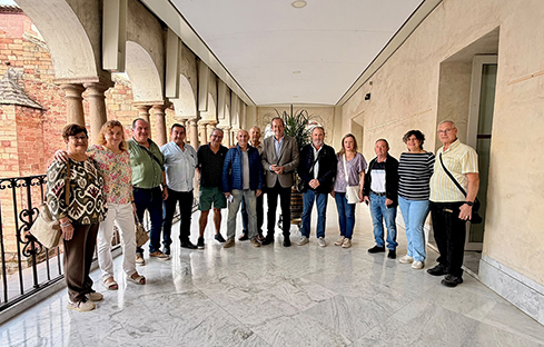 El Ayuntamiento de Andújar apoya y refuerza el trabajo de las asociaciones de vecinos.