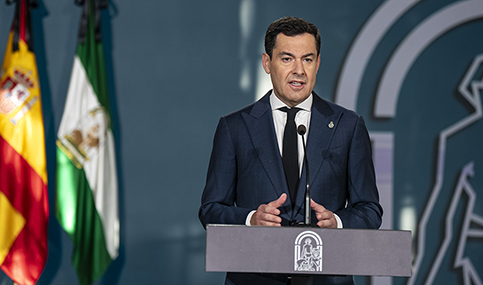 Juanma Moreno traslada el dolor de Andalucía por la tragedia ferroviaria y exige «verdad» para conocer las causas.