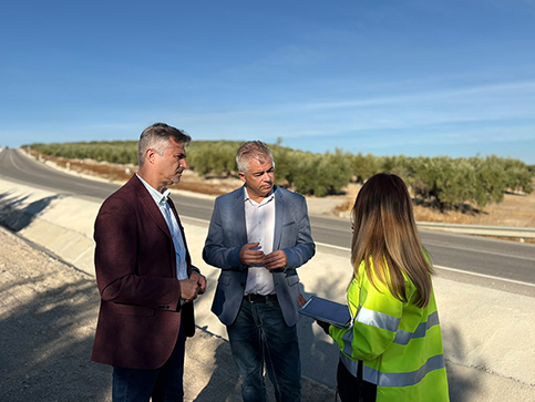 El diputado de Infraestructuras Municipales visita varias obras para reparar vías de Martos afectadas por el tren de borrascas.