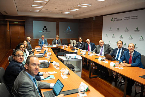 La Junta presenta a los rectores una decena de medidas para atraer y retener talento hasta 2030.