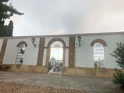 Ampliado el horario del Cementerio de Lopera con motivo de la celebración del Día de Todos los Santos.