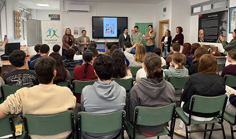 El Instituto Andaluz de la Juventud aborda la prevención de la ciberviolencia entre los jóvenes en sus programas de hábitos saludables.