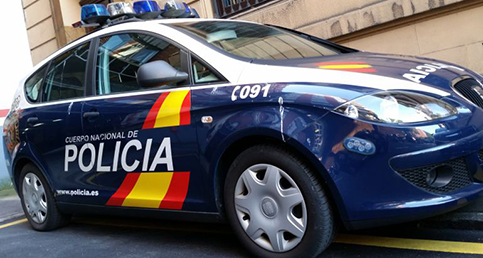 La Policía Nacional detiene a dos jóvenes por realizar falsas amenazas de bomba contra aeropuertos españoles.