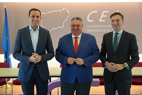 Juan Latorre subraya la colaboración entre Diputación y el empresariado para el desarrollo económico y social jiennense.