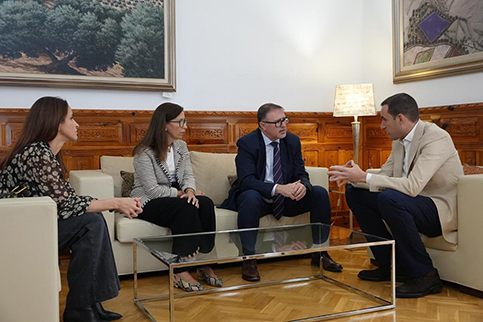 El presidente de la Diputación se reúne con el Colegio Oficial de Secretarios, Tesoreros e Interventores.